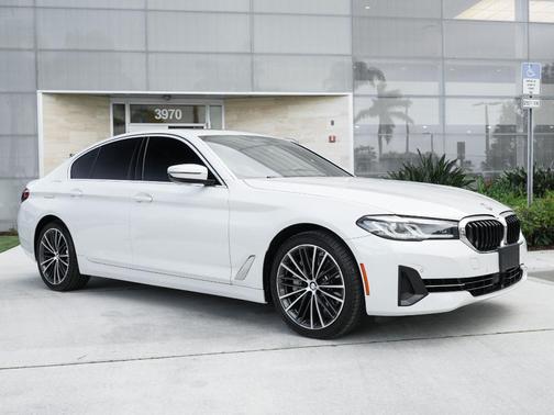Mineral White Metallic 2023 BMW 540 i xDrive