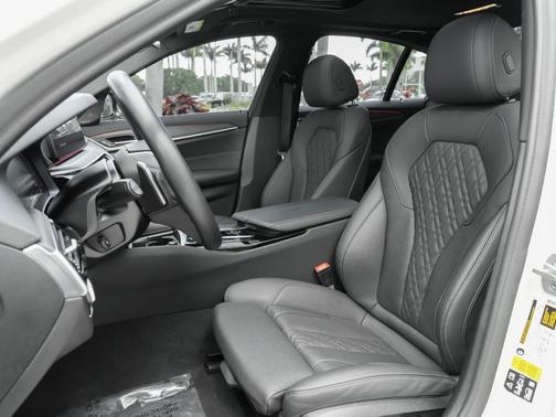 Mineral White Metallic 2023 BMW 540 i xDrive