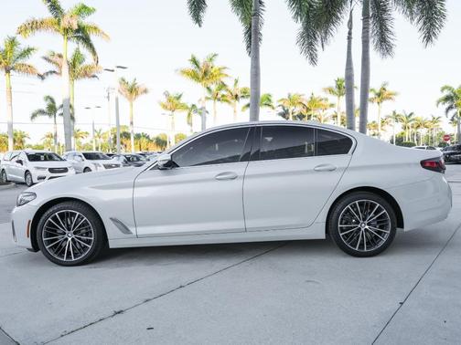 Mineral White Metallic 2023 BMW 540 i xDrive