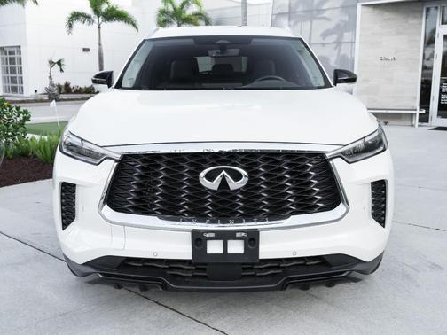 Majestic White 2023 INFINITI QX60 Luxe