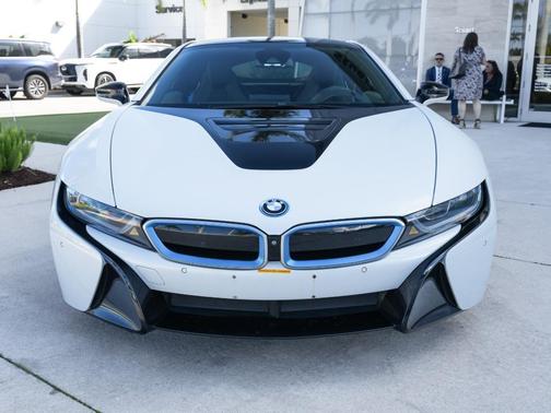 Crystal White Pearl Metallic 2019 BMW i8 Base