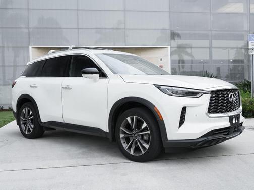 Majestic White 2023 INFINITI QX60 Luxe