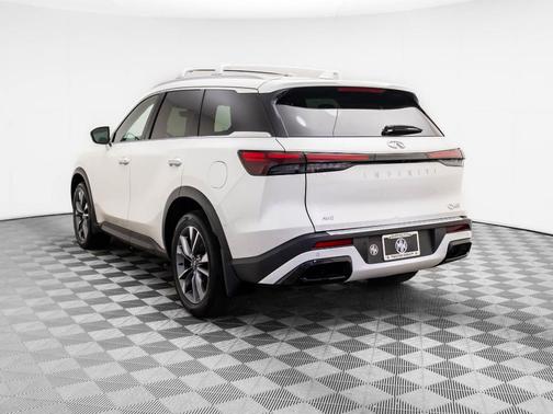 Majestic White 2023 INFINITI QX60 Luxe