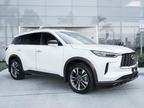 Majestic White 2023 INFINITI QX60 Luxe