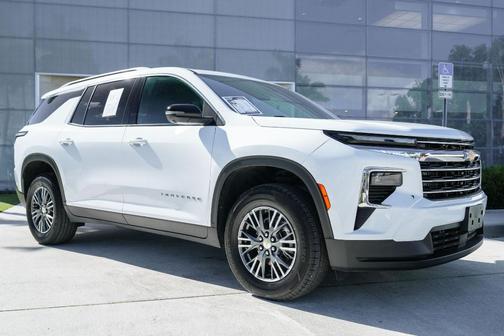 2024 Chevrolet Traverse LT