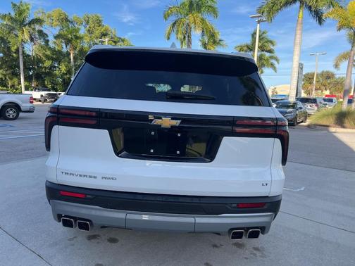 2024 Chevrolet Traverse LT
