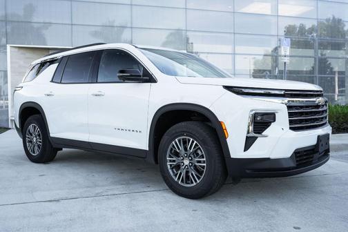 2024 Chevrolet Traverse LT
