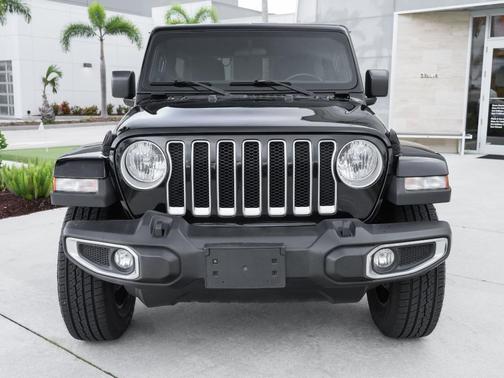 Black Clearcoat 2021 Jeep Wrangler Unlimited Sahara