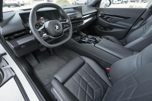 2025 BMW 530 i