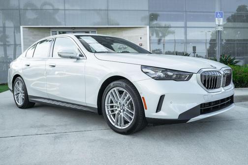 2025 BMW 530 i