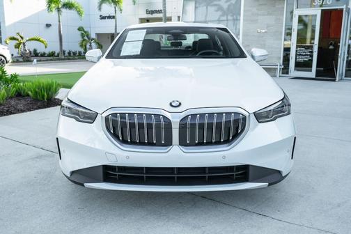 2025 BMW 530 i