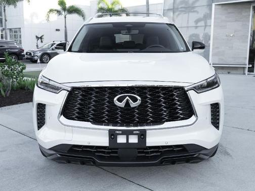 Majestic White 2023 INFINITI QX60 LUXE