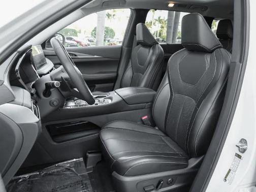Majestic White 2023 INFINITI QX60 LUXE