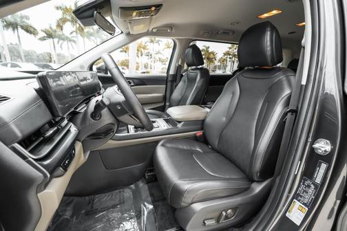 2025 Kia Carnival LXS