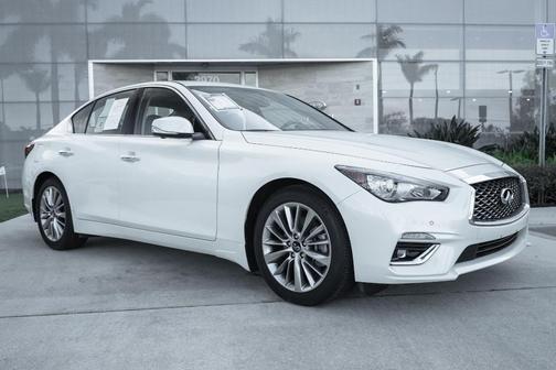 2023 INFINITI Q50 LUXE