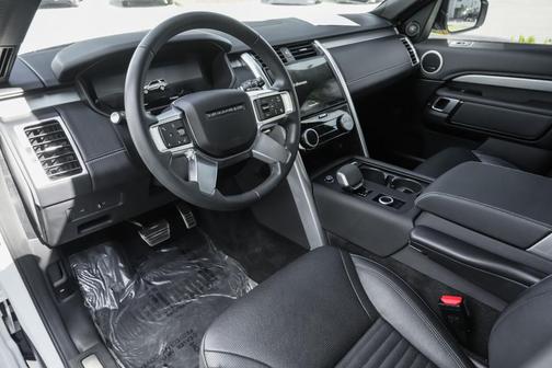 2024 Land Rover Discovery P360 Dynamic SE