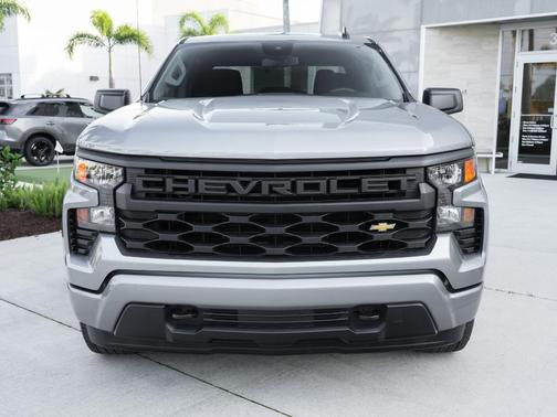 Sterling Gray Metallic 2025 Chevrolet Silverado 1500 Custom