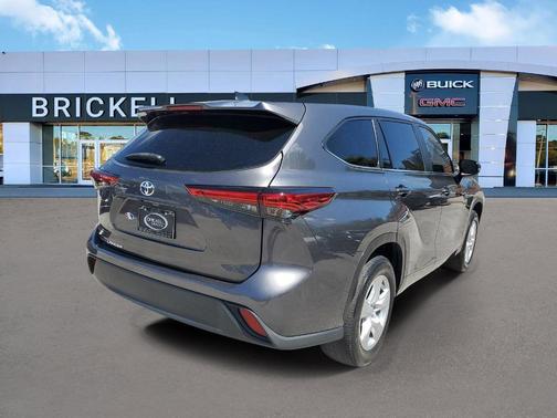 Magnetic Gray Metallic 2023 Toyota Highlander L