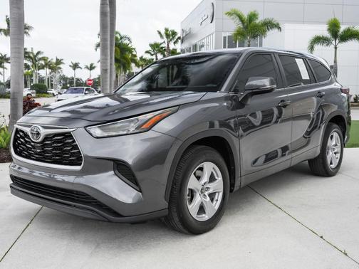 Magnetic Gray Metallic 2023 Toyota Highlander L