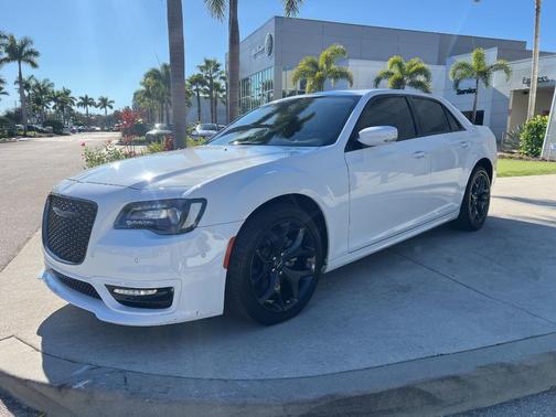 2022 Chrysler 300 Touring L