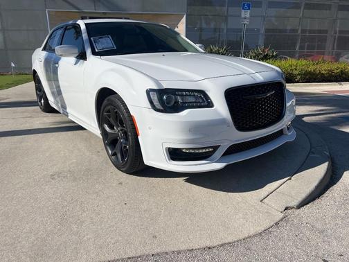 2022 Chrysler 300 Touring L