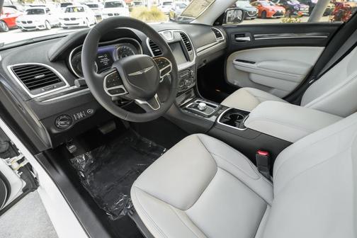 2022 Chrysler 300 Touring L