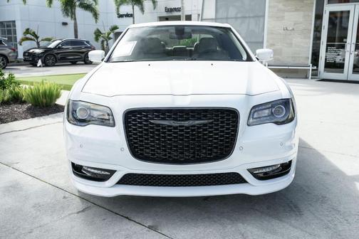 2022 Chrysler 300 Touring L