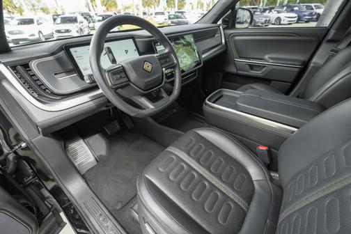 2025 Rivian R1S Adventure