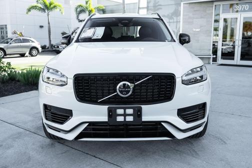 2023 Volvo XC90 Recharge Plug-In Hybrid T8 Plus Dark Theme 7 Passenger