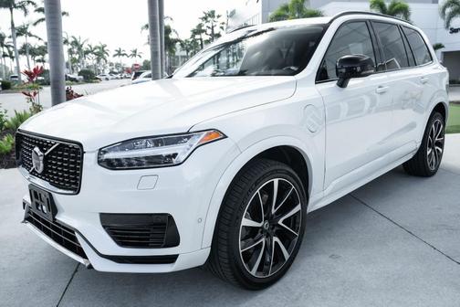 2023 Volvo XC90 Recharge Plug-In Hybrid T8 Plus Dark Theme 7 Passenger