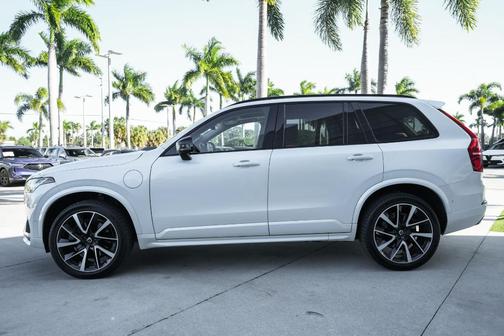 2023 Volvo XC90 Recharge Plug-In Hybrid T8 Plus Dark Theme 7 Passenger