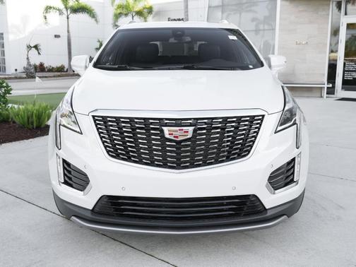 Crystal White Tri-Coat 2025 Cadillac XT5 Premium Luxury