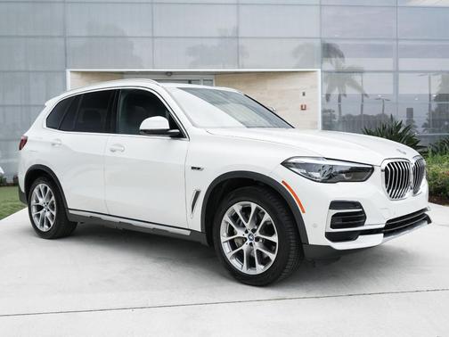 Alpine White 2023 BMW X5 PHEV xDrive45e