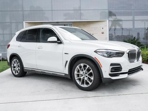 Alpine White 2023 BMW X5 PHEV xDrive45e