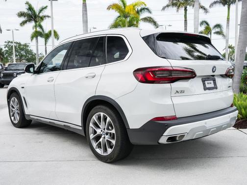 Alpine White 2023 BMW X5 PHEV xDrive45e