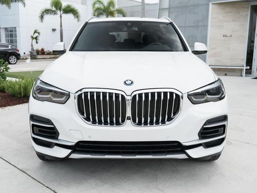 Alpine White 2023 BMW X5 PHEV xDrive45e