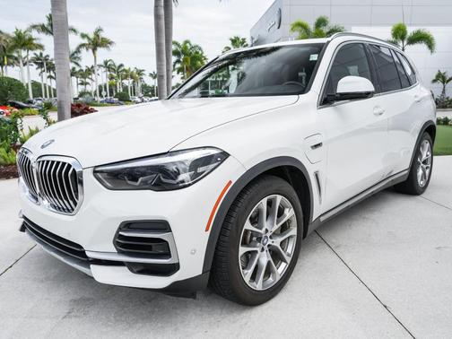 Alpine White 2023 BMW X5 PHEV xDrive45e