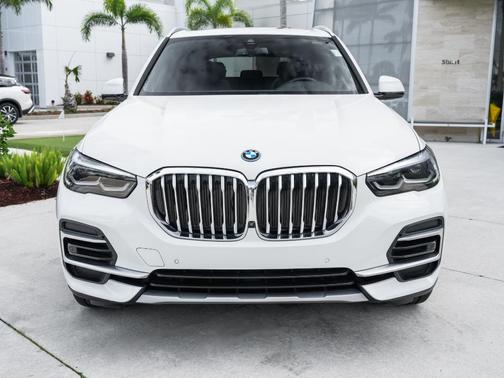 Alpine White 2023 BMW X5 PHEV xDrive45e