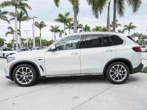 Alpine White 2023 BMW X5 PHEV xDrive45e