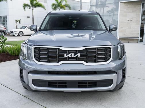 Everlasting Silver 2023 Kia Telluride S