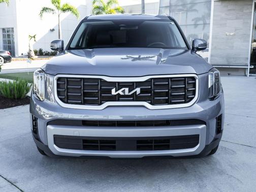 Everlasting Silver 2023 Kia Telluride S