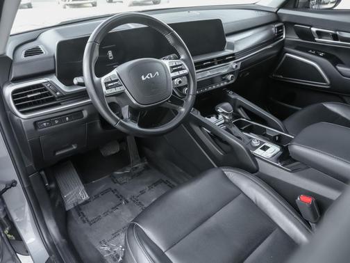 Everlasting Silver 2023 Kia Telluride S