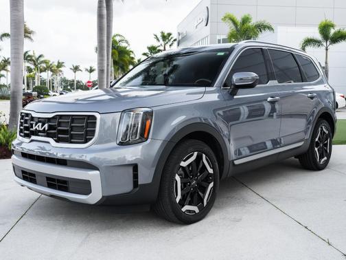 Everlasting Silver 2023 Kia Telluride S