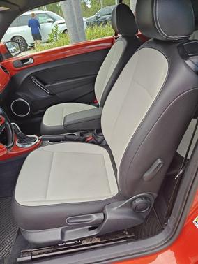 Habanero Orange Metallic w/ Black Top 2019 Volkswagen Beetle 2.0T S