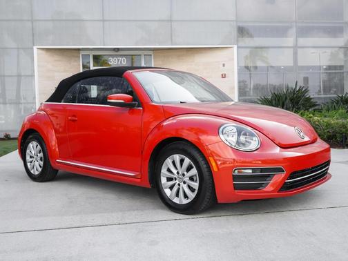Habanero Orange Metallic w/ Black Top 2019 Volkswagen Beetle 2.0T S