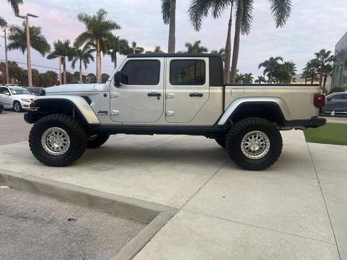 2022 Jeep Gladiator Sport