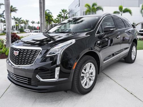 Stellar Black Metallic 2025 Cadillac XT5 Luxury
