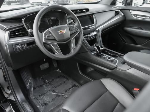 Stellar Black Metallic 2025 Cadillac XT5 Luxury