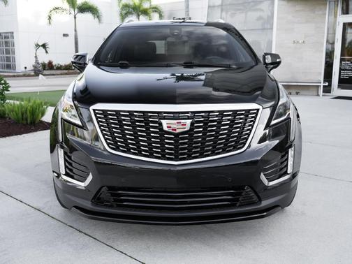 Stellar Black Metallic 2025 Cadillac XT5 Luxury