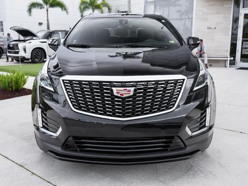 Stellar Black Metallic 2025 Cadillac XT5 Luxury